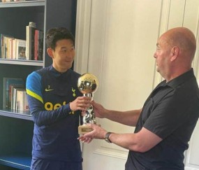 xingkong-【亚洲金球奖颁奖】第7座金球 孙兴慜记得清清楚楚